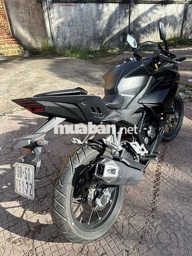 Honda CBR150R ( Phiên bản đặt biệt đen xám)