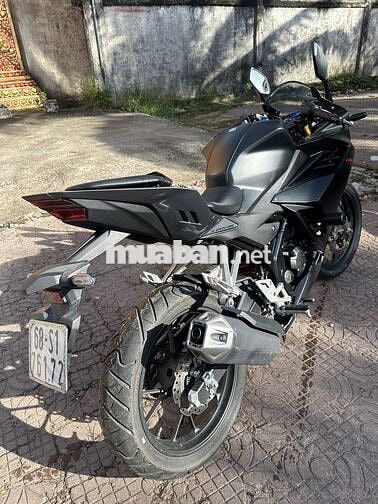 Honda CBR150R ( Phiên bản đặt biệt đen xám)