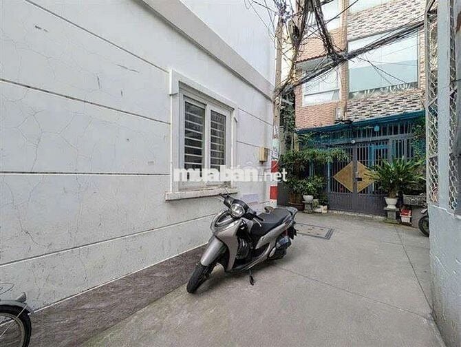 Ngang 4m x 8m, nhà 4 tầng, ngay Phan Xích Long, gần mặt tiền , hẻm 3m