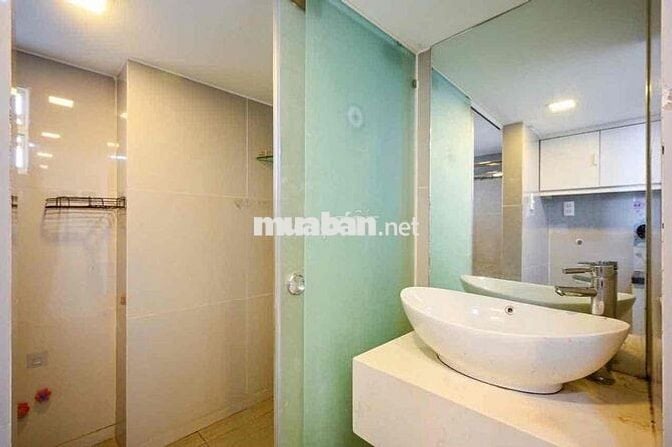 phòng rộng gác cao ngay kế Q4 full nt ko giới hạn người kwr