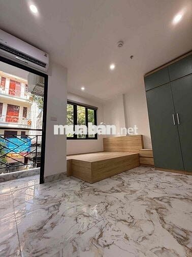 PHÒNG XINH CÓ BAN CÔNG RIÊNG NGAY TẠI TRUNG TÂM TIỆN DI CHUYỂN QUA Q1