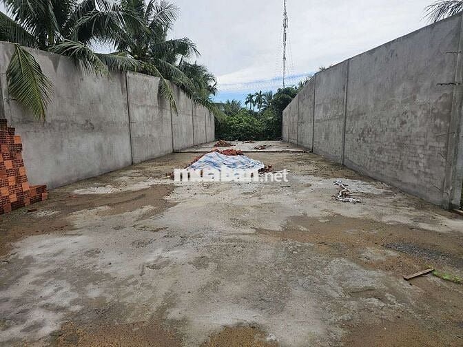 Nền mặt tiền đường Huỳnh Tấn Phát 374 m2