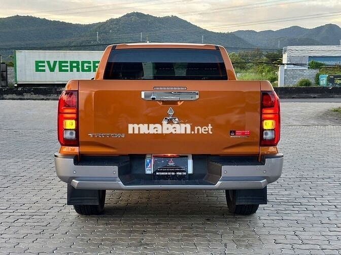 Mitsubishi Triton GLS 4X2 AT 2024 màu Cam