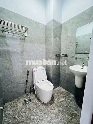 CHO THUÊ CHDV FULL NỘI THẤT GẦN DH NGUYỄN TẤT THÀNH, DH VĂN LANG