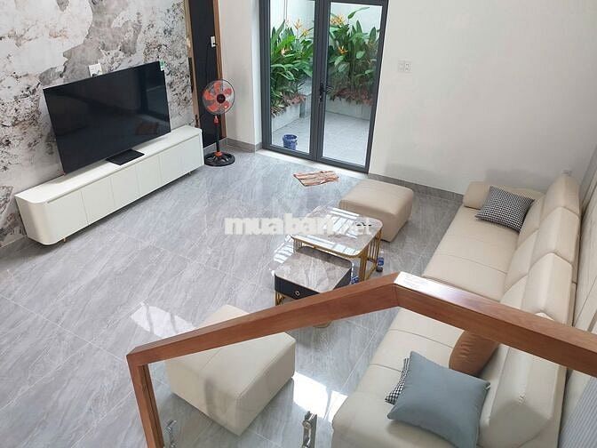Nhà phố xinh 5m*17m, lửng + 02 lầu + sân thượng gần chợ Đầu Mối Hóc