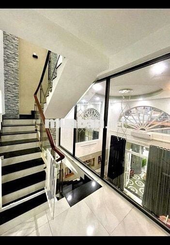 Bán nhà mặt tiền 3 tầng, diện tích lớn 150m2 Trung Mỹ Tây, Quận 12. 9T