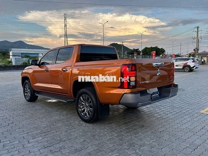 Mitsubishi Triton GLS 4X2 AT 2024 màu Cam