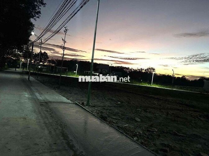 BÁN NHANH LÔ ĐẤT TRONG KCN MINH HƯNG 3 175M2 GIÁ 600TR SHR