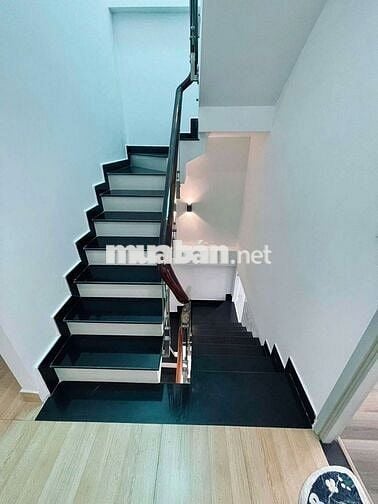 Bán nhà HT17 sau lưng bến xe buýt hiệp thành 4x13m đúc thật 1 tỷ 878