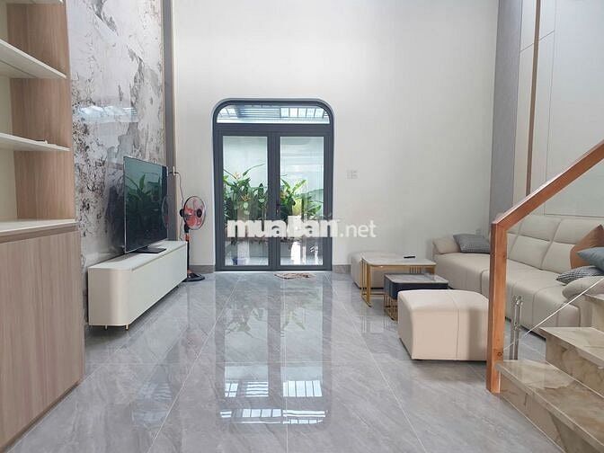 Nhà phố xinh 5m*17m, lửng + 02 lầu + sân thượng gần chợ Đầu Mối Hóc