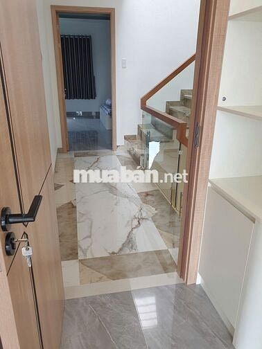 Nhà phố xinh 5m*17m, lửng + 02 lầu + sân thượng gần chợ Đầu Mối Hóc