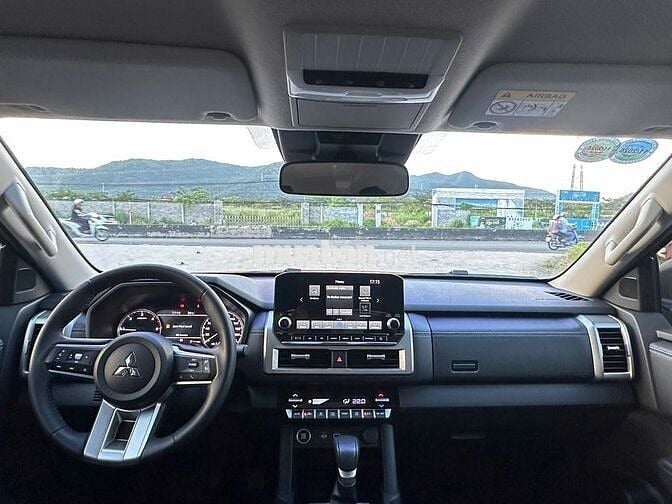 Mitsubishi Triton GLS 4X2 AT 2024 màu Cam