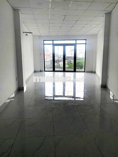 Nhà mới xây có hầm thang máy, khu trung tâm sầm uất, kinh doanh tốt