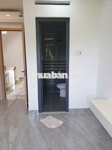Nhà phố xinh 5m*17m, lửng + 02 lầu + sân thượng gần chợ Đầu Mối Hóc