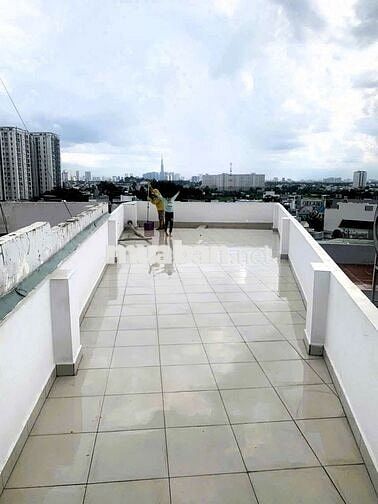 Nhà mới xây có hầm thang máy, khu trung tâm sầm uất, kinh doanh tốt