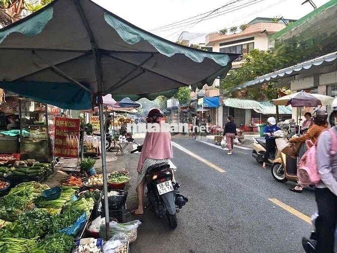 MẶT BẰNG TÂN PHÚ NGAY CHỢ , CÓ VỈA HÈ