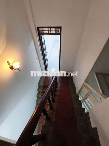 Cho thuê nhà mt nhánh Trung Mỹ Tây có nội thất