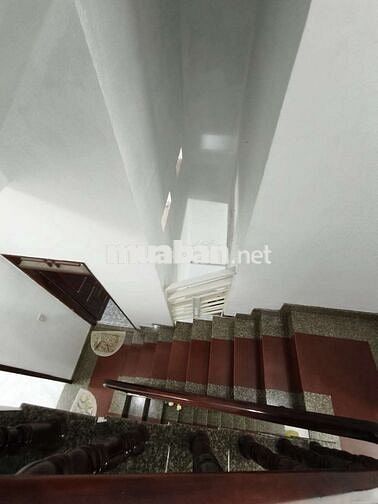 Cho thuê nhà mt nhánh Trung Mỹ Tây có nội thất