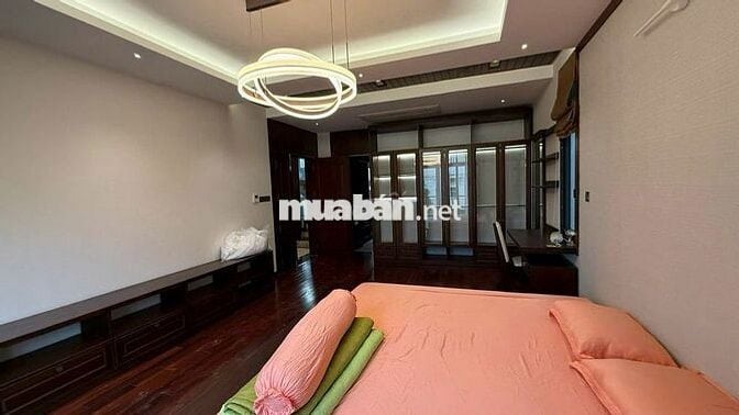 CHO THUÊ BIỆT THỰ QUẬN 7, 6 PHÒNG, CÓ THANG MÁY, NỘI THẤT CAO CẤP