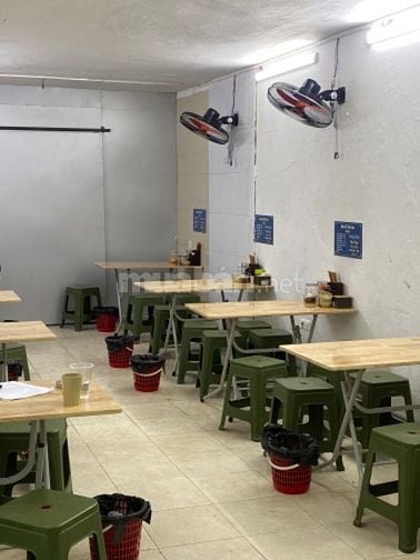 Tuyển 2 nữ nhân viên phụ quán ăn