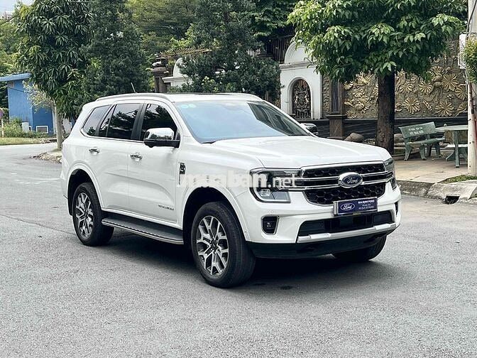 Everest Titanium 2022 4x4 - 30.000km - hỗ trợ góp%