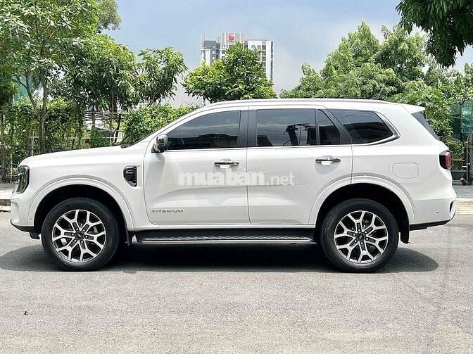 Everest Titanium 2022 4x4 - 30.000km - hỗ trợ góp%