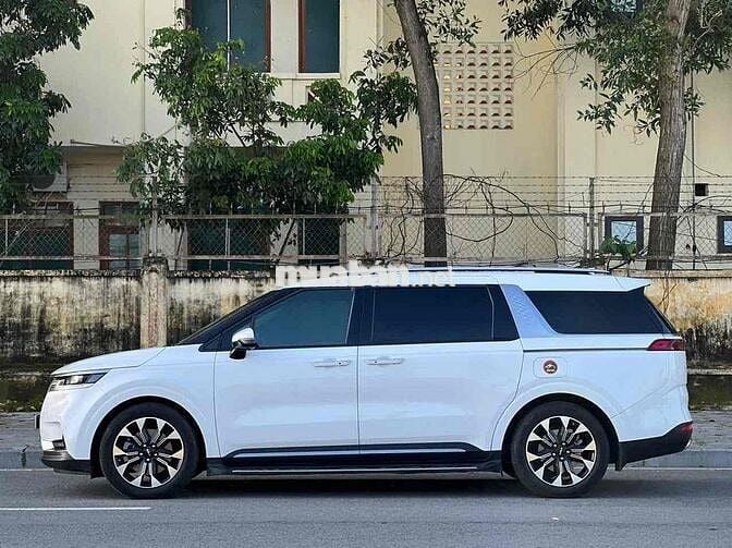 Kia Carnival 2023 Signature 2.2D - 40000 km