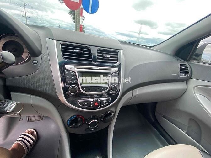 Hyundai Accent 2013 1.4 AT - 82000 km