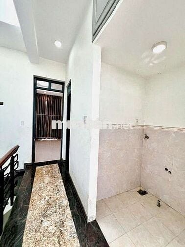 Cần cho thuê nguyên căn 5 phòng, sát mặt tiền Nguyễn Văn Lượng p17 GV