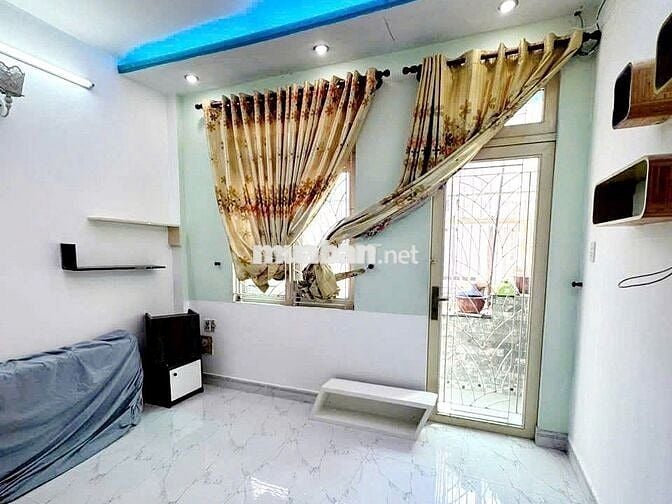 Nhà thuê 4m x 12m, 1 lầu hẻm Nguyễn Tri Phương, Quận 10
