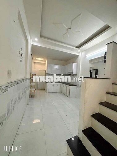 Cho thuê nhà 3 tầng ( 3,5m x 12m ) có 3 phòng ngủ gần chợ và trường