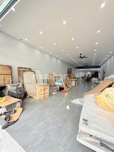 Cho thuê nhà xưởng 3.700m2 ,Tỉnh lộ 10,  Bình Tân, giá 240 triệu/tháng