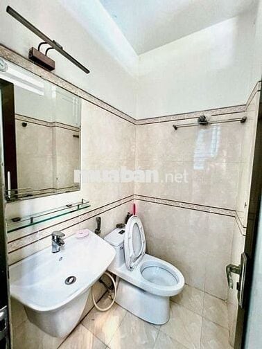 Cần cho thuê nguyên căn 5 phòng, sát mặt tiền Nguyễn Văn Lượng p17 GV