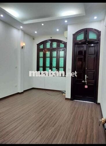 Tôi cần bán nhà 2 mặt ngõ ô tô chánh đỗ kinh doanh Hoàng Cầu.
