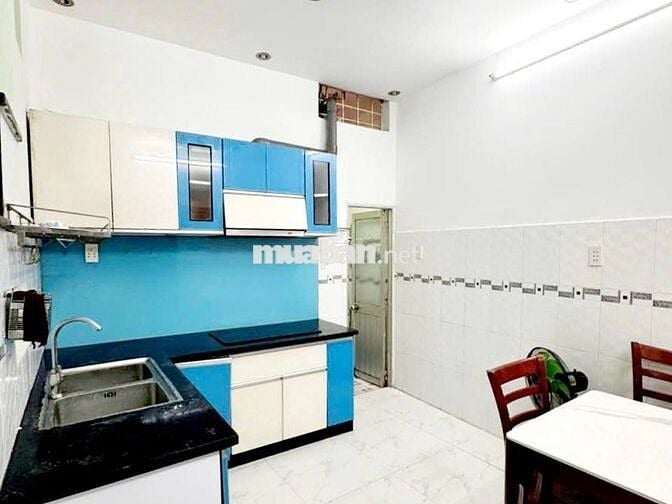 Nhà thuê 4m x 12m, 1 lầu hẻm Nguyễn Tri Phương, Quận 10