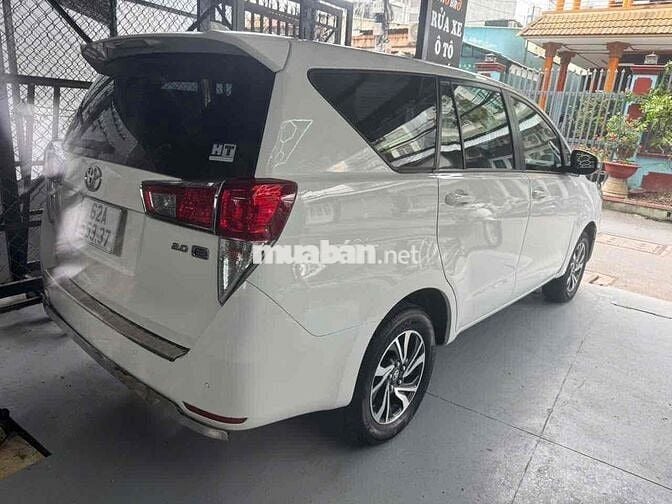 Toyota Innova 2022 E 2.0 MT - 60000 km