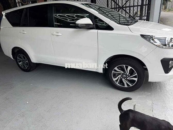 Toyota Innova 2022 E 2.0 MT - 60000 km