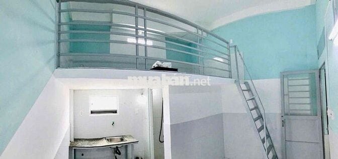 CHO THUÊ PHÒNG RỘNG - CÓ THANG MÁY - GÁC CAO NGAY TRUNG TÂM SÁT ĐH LỚN