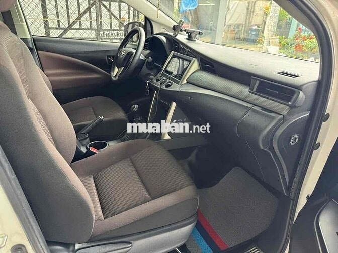 Toyota Innova 2022 E 2.0 MT - 60000 km