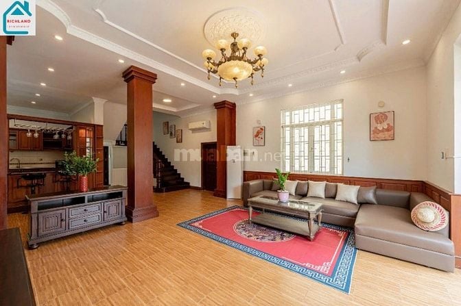 Cho thuê biệt  thự mặt tiền Nguyễn Văn Hưởng, Phường Thảo Điền, Quận 2