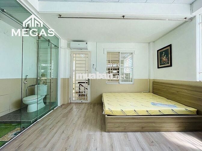 CĂN HỘ FULL NỘI THẤT CÓ BAN CÔNG, CỬA SỔ TRỜI VÀ PHÒNG TẮM KÍNH