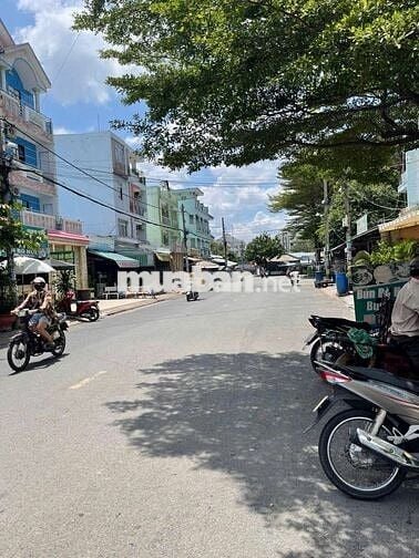 Bán nhà mặt tiền đường kinh doanh,ngay chợ Bà Hom cũ.