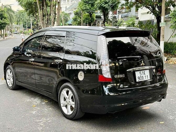 Mitsubishi Grandis 2008 2.4 AT màu đen xe zin đẹp