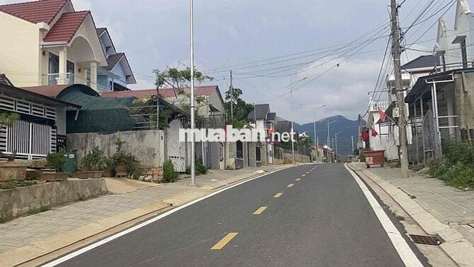 🔥600 m2 SRXD ngang 10,6m, MT đường nhựa 10m trung tâm TT Lạc Dương