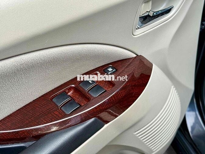 Mitsubishi Grandis 2008 2.4 AT màu đen xe zin đẹp