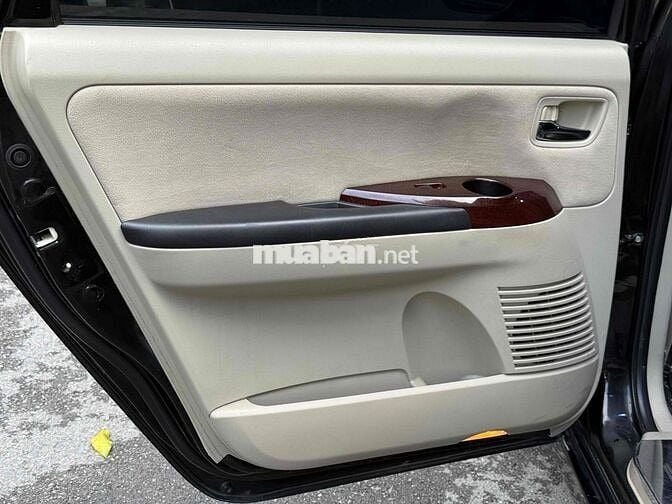 Mitsubishi Grandis 2008 2.4 AT màu đen xe zin đẹp