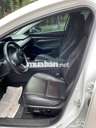 Mazda 3 2023 1.5L Luxury - 25000 km