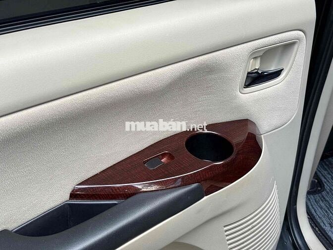 Mitsubishi Grandis 2008 2.4 AT màu đen xe zin đẹp