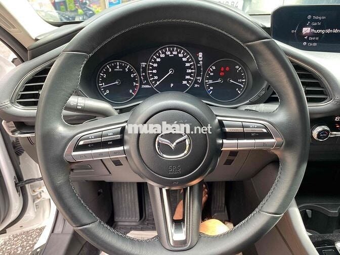 Mazda 3 2023 1.5L Luxury - 25000 km