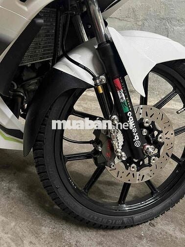 ex mới dọn ít đi . nhà trật nên bán